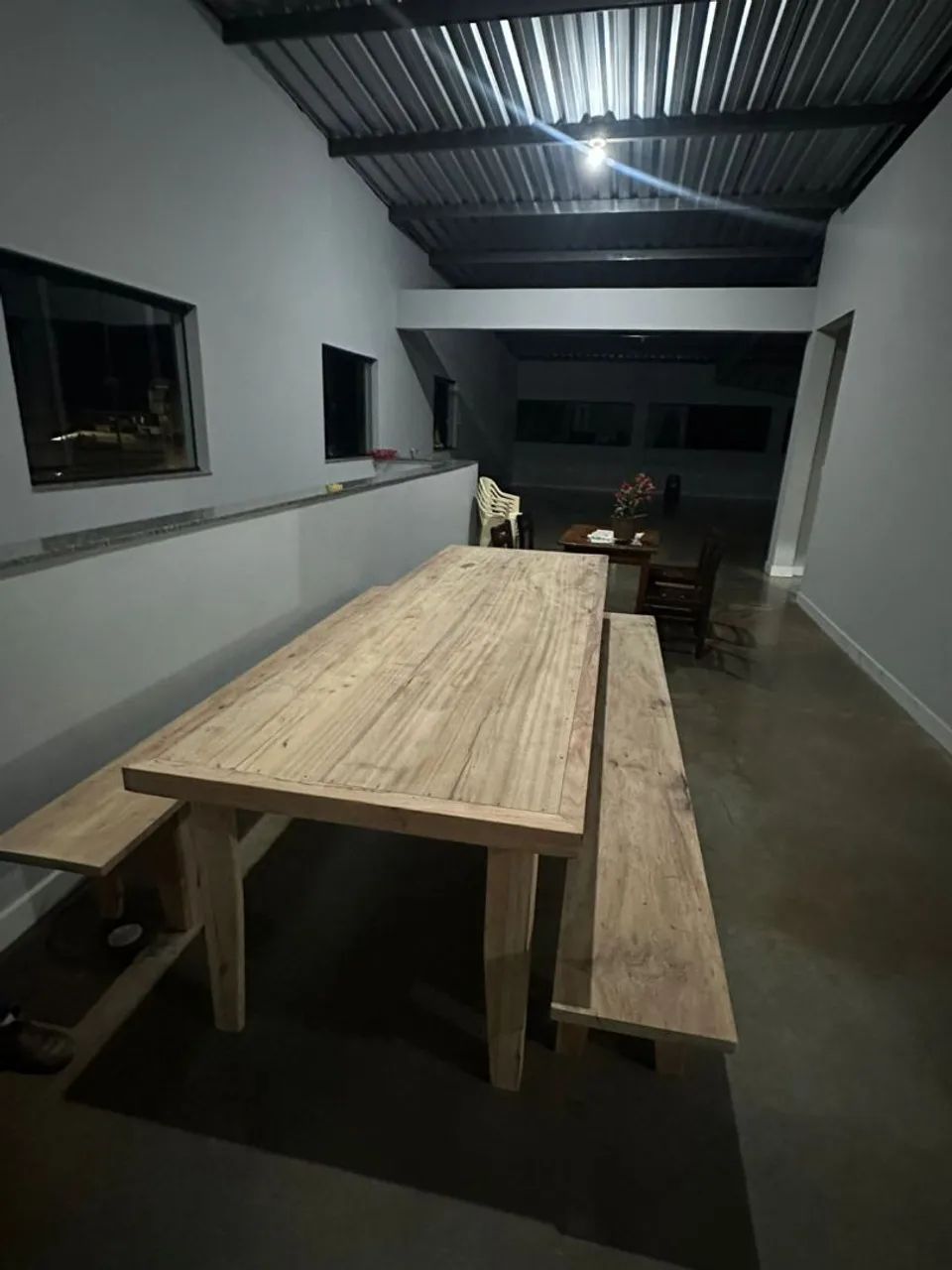 Mesa de jantar  grande de madeira nobre Ângico com 2  bancos 