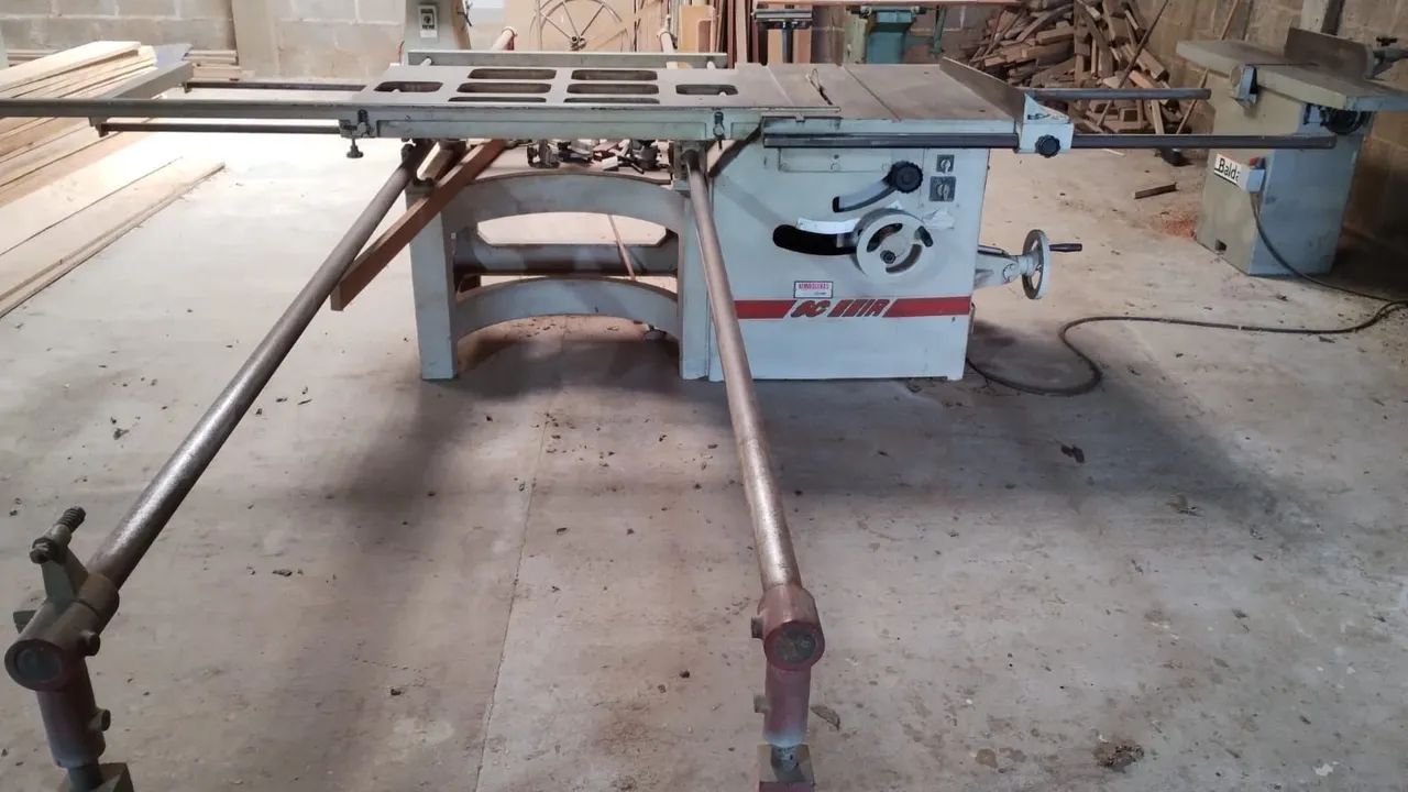 Serra Circular Esquadrejadeira de Precisão 