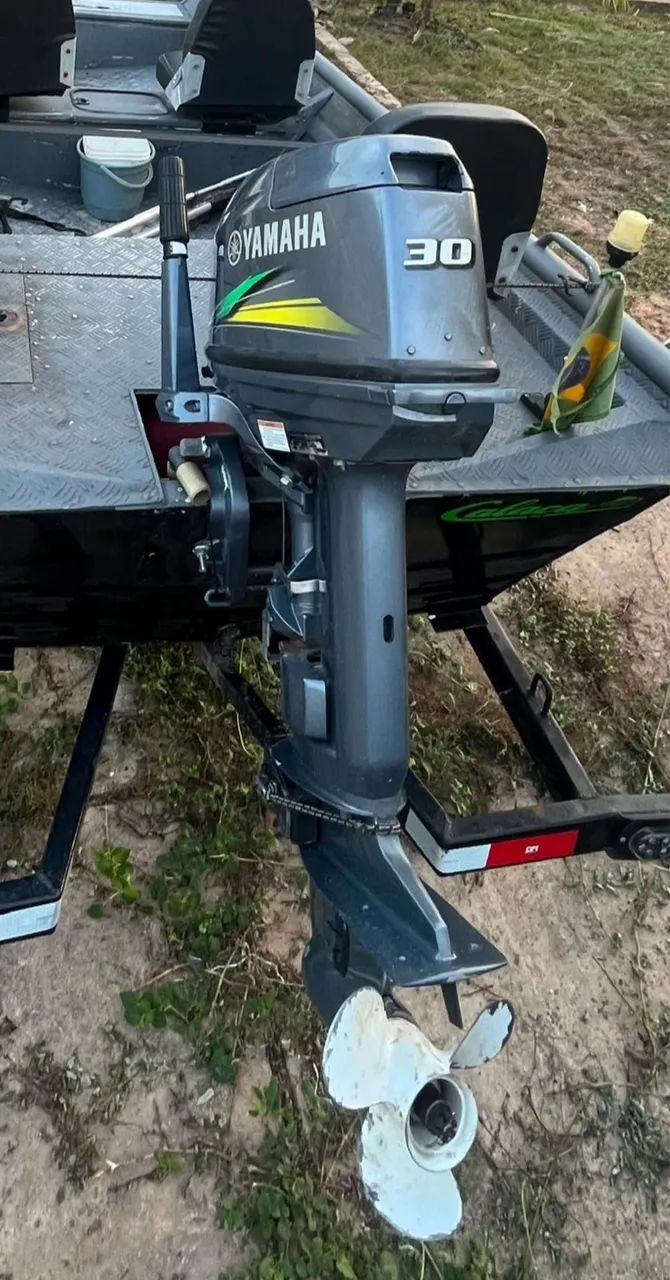 Vende-se, motor Yamaha 30HP partida elétrica.