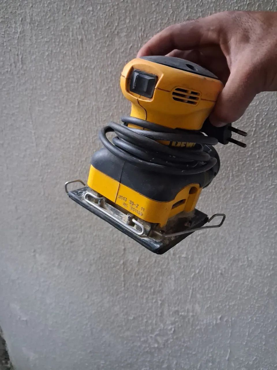 Lixadeira Orbital Elétrica DeWalt