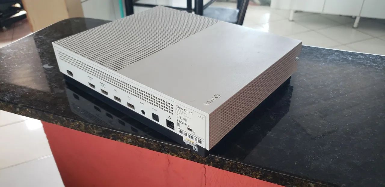 Xbox One S 1TB + Jogos Inclusos - Ótimo Estado! - Foto 4