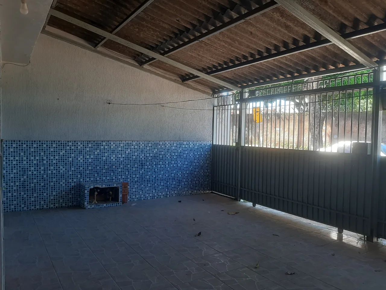 VENDO CASA  EM SAMAMBAIA SUL QUADRA QR 111 , 2 DUAS CASAS FRENTE E FUNDOS - Foto 2