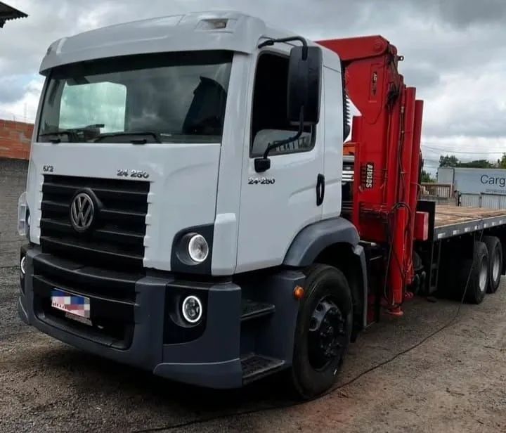 Vw 24.250 carroceria munk 6x2 ano 2011