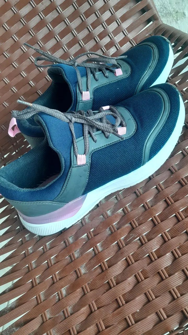 Tênis Esportivo Moderno - Conforto e Estilo!