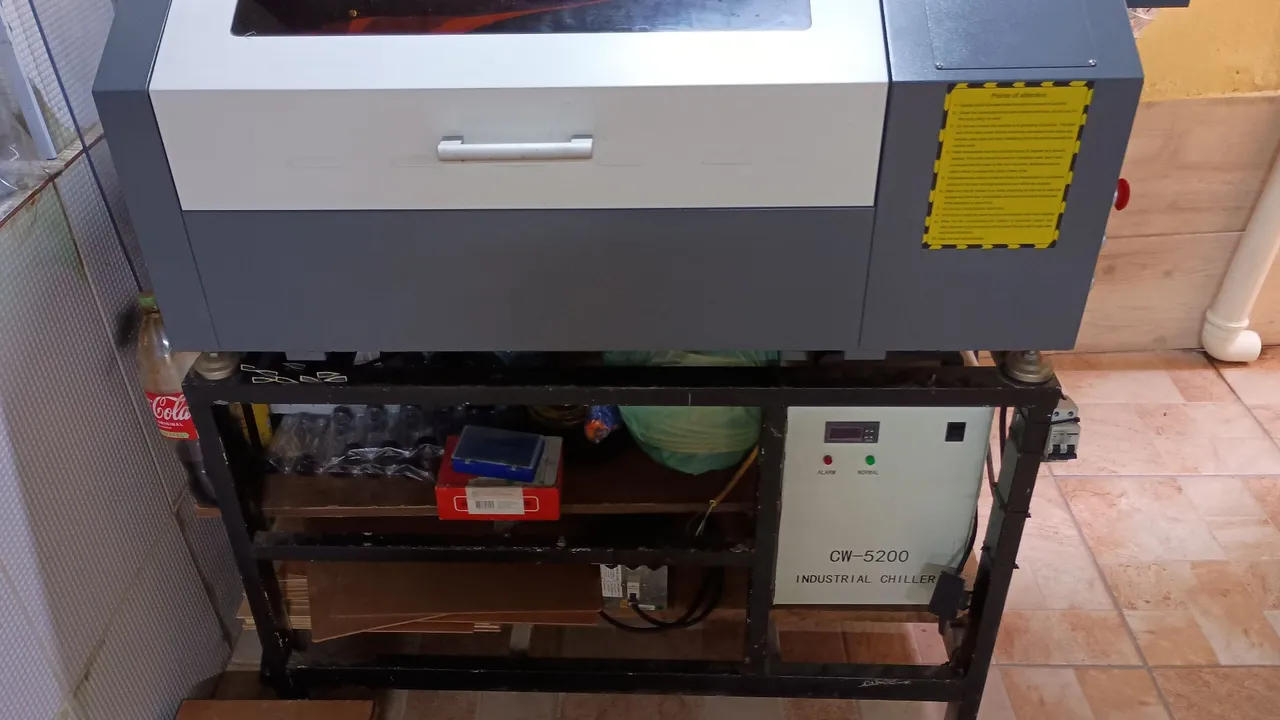 Máquina de Corte e Gravação a Laser com Chiller CW-5200