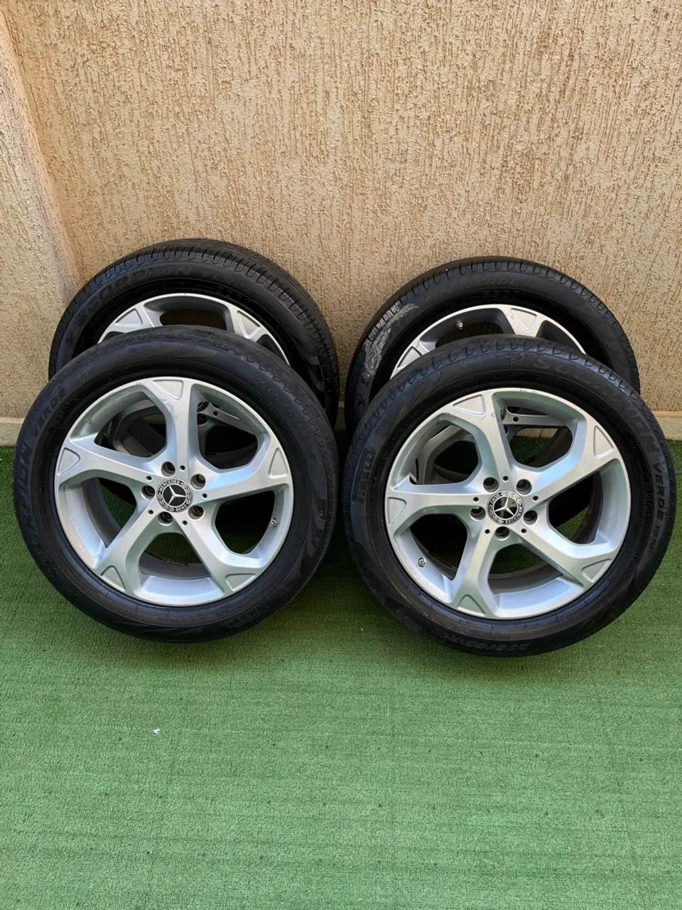 Jogo de Rodas e Pneus Mercedes-Benz Aro 18