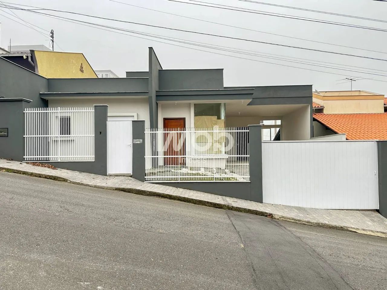 CASA COM 3 QUARTOS - NOVA BRASILIA