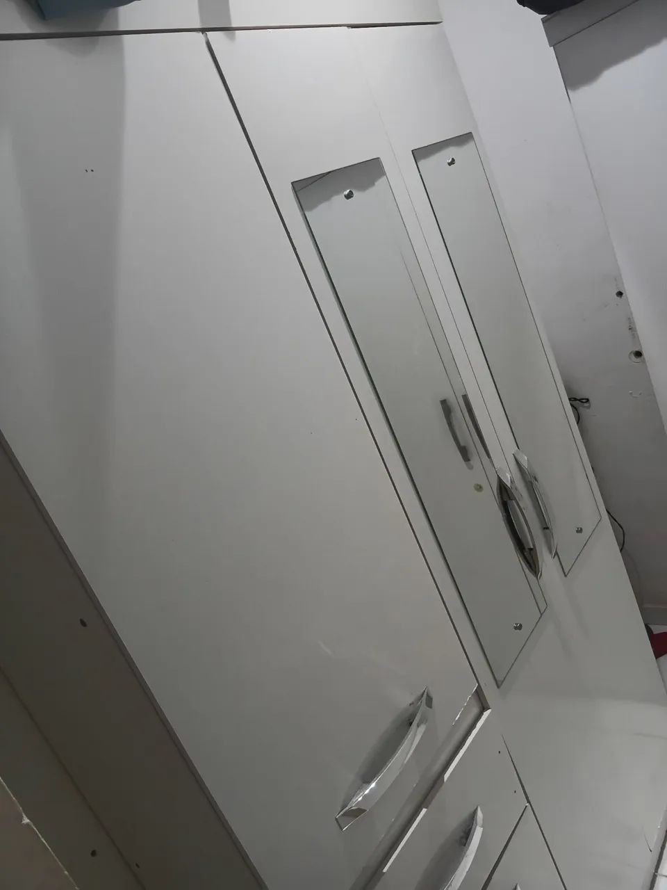 GUARDA-ROUPA CINZA USADO