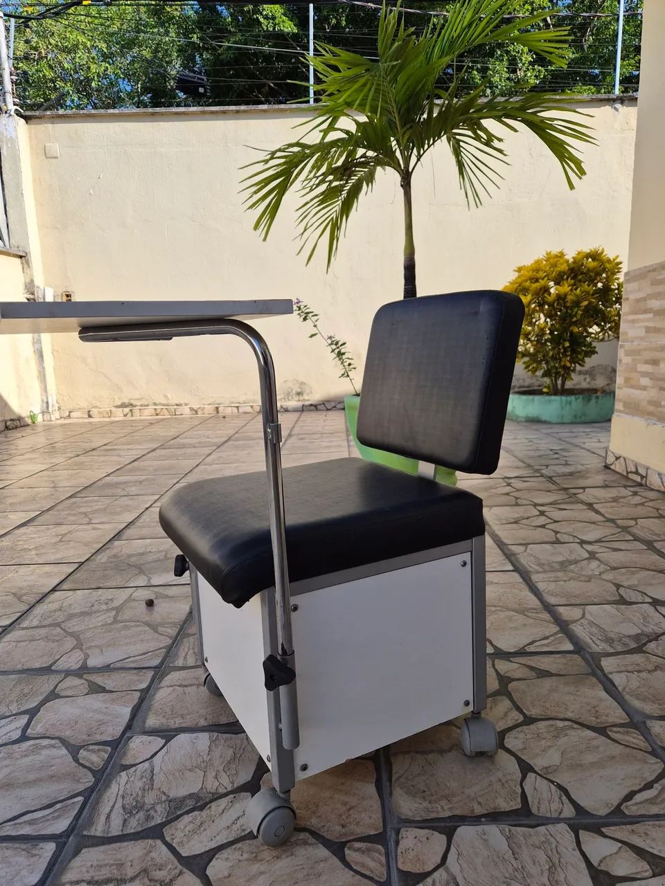 Cadeira de Manicure (Gaveta e Mesa) - Foto 3