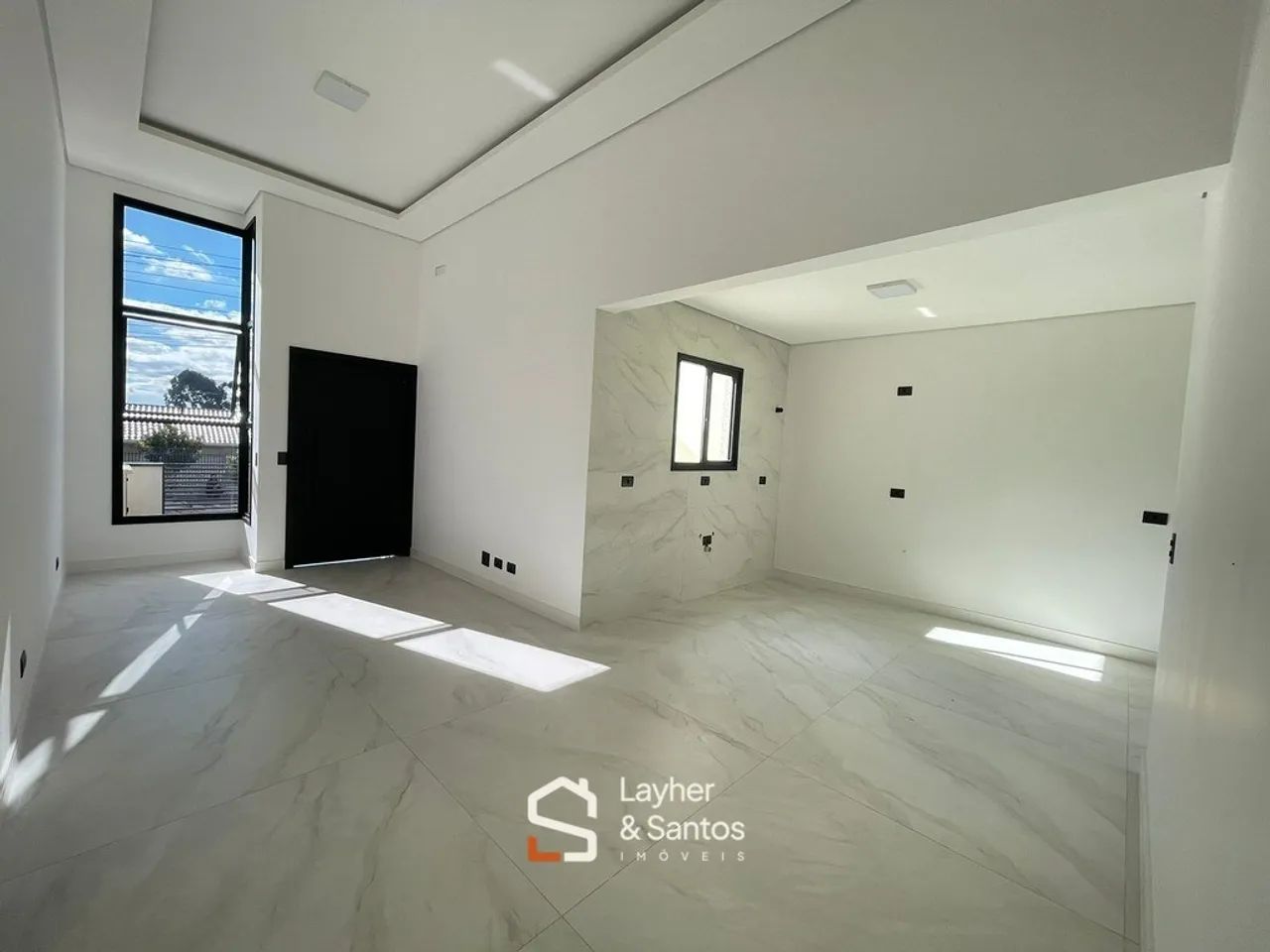 CASA COM ESPAÇO GOURMET À VENDA
