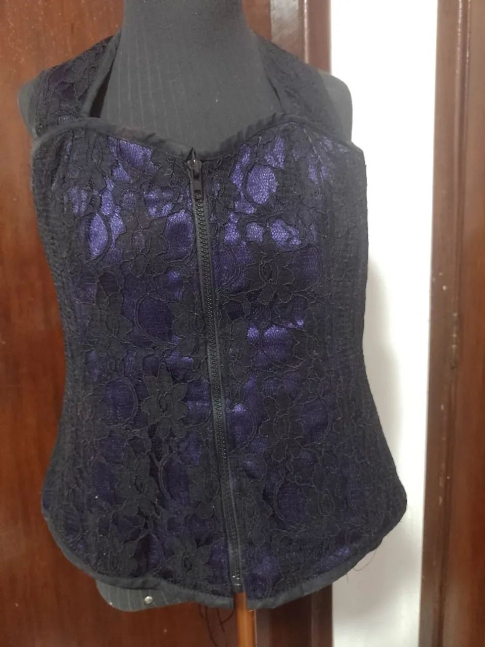Corset roxo forrado com renda preta tamanho G