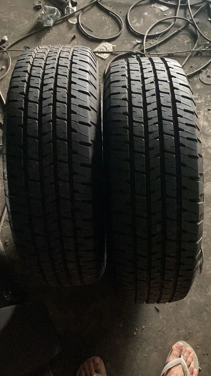 2 Pneus Goodyear 235/75r15
