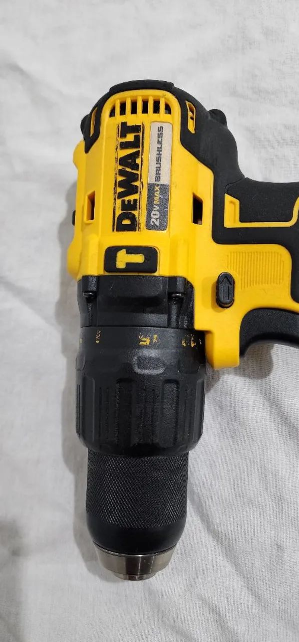 PARAFUSADEIRA E FURADEIRA DE IMPACTO - DEWALT ( sem bateria e sem carregador ) - Foto 3