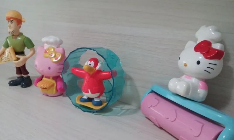  Bonecos Hello Kit , Disney e Scooby Doo  Combo 4 peças - Originais  de Coleção  - Foto 5