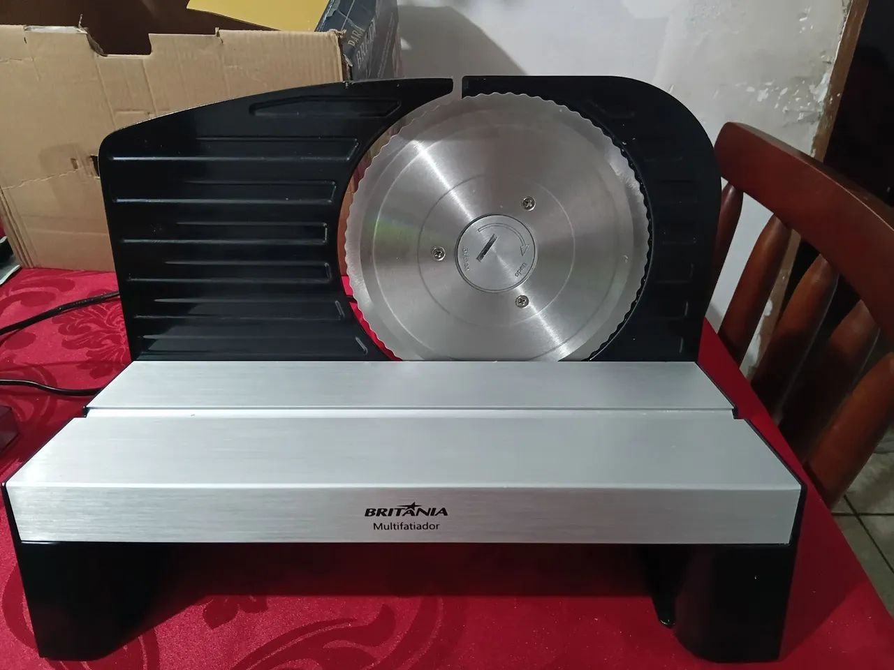 VENDO FATIADORA BRITÂNIA, USADA APENAS 3 VEZES - Foto 3
