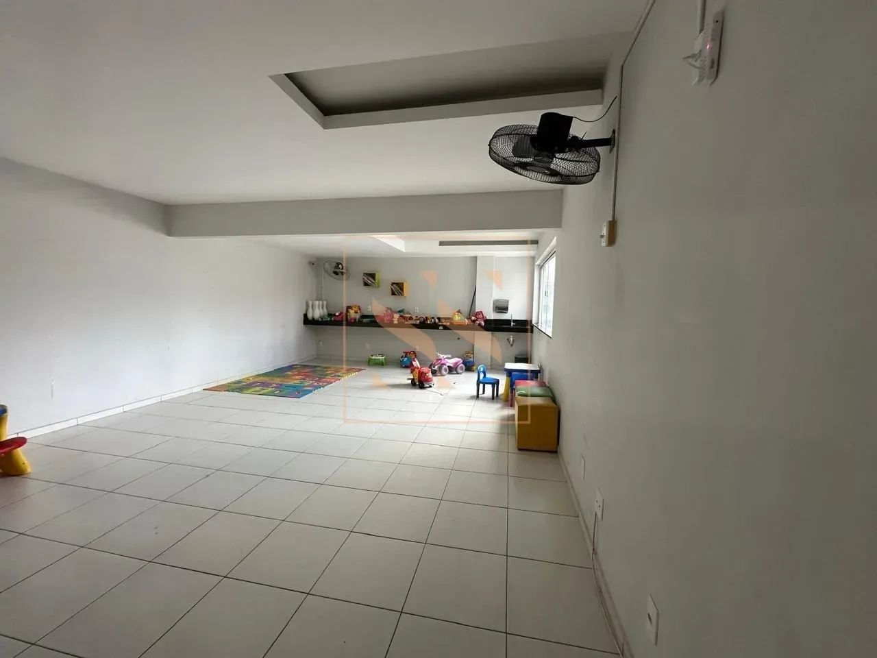 ALUGO APARTAMENTO COM 03 QUARTOS - ANDAR ALTO - NASCENTE - Foto 3