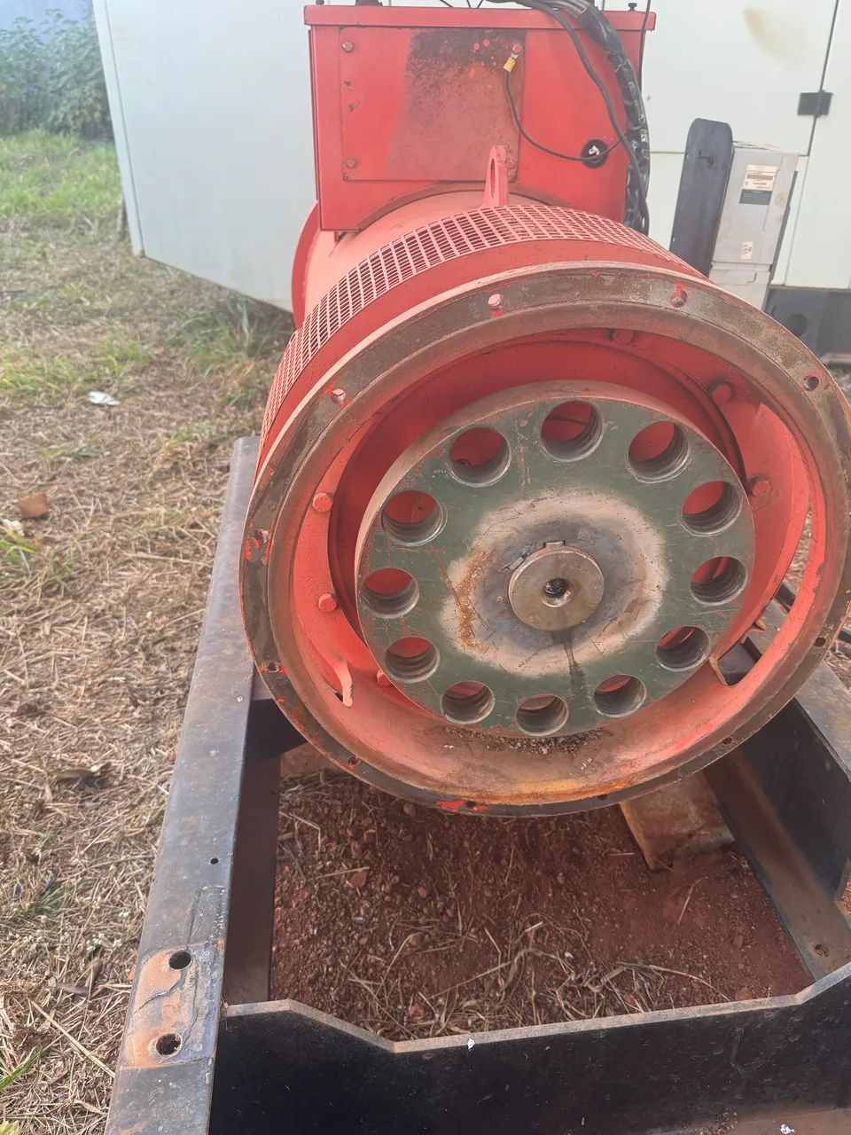 Gerador SOLTEIRO 230/200 kVA LEIA A DESCRIÇÃO 