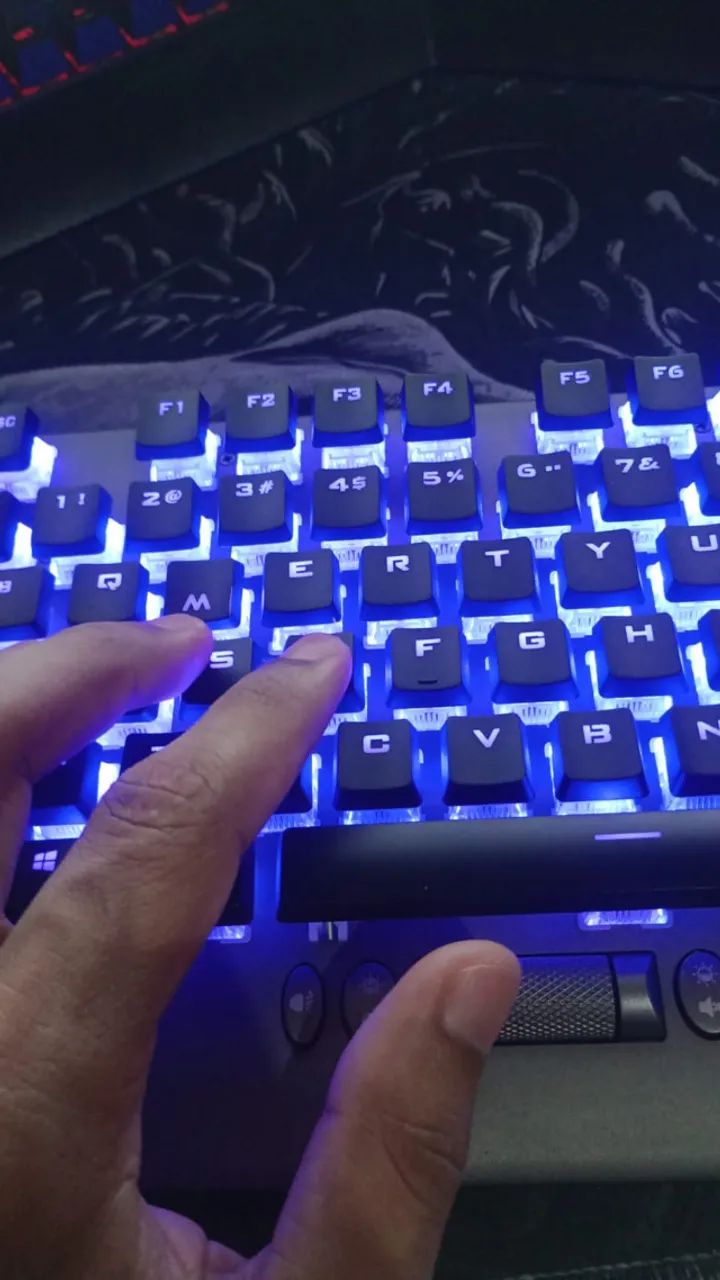 Teclado Mecânico cruiser Fortrek COM DEFEITO NOS SWITCHS W-D-A-S-E - Foto 3