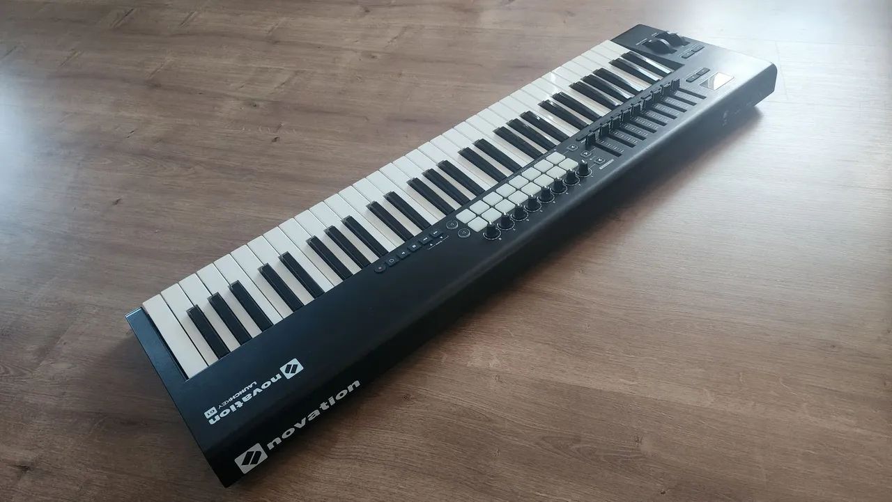 Controlador Novation LaunchKey MK2  - Foto 2