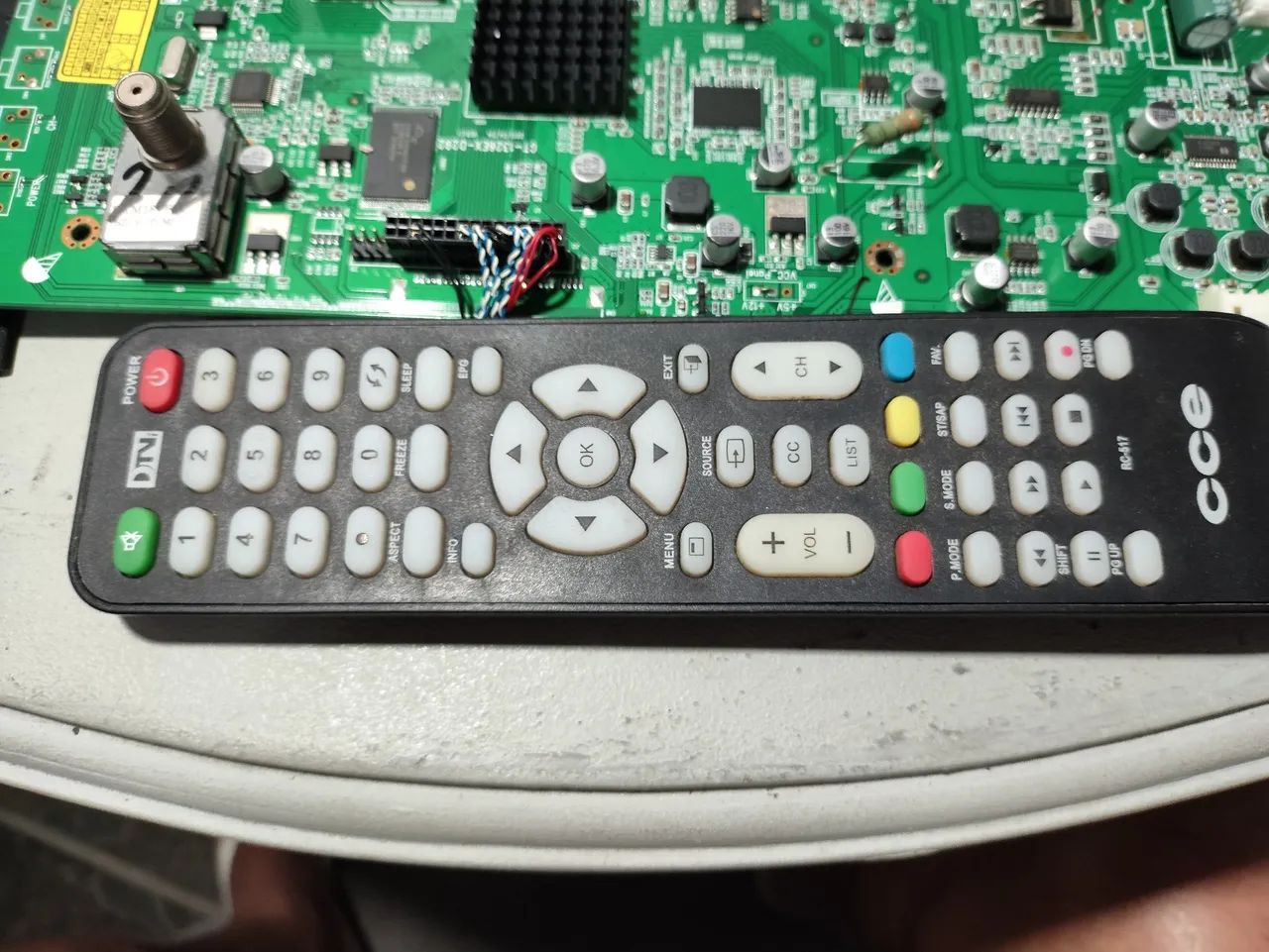 Placa principal tv cce LT32 G - Foto 4