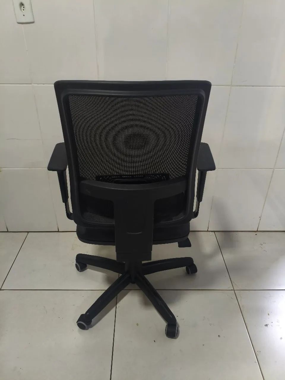 Cadeira Ergonômica brizza rn17 semi nova. - Foto 2