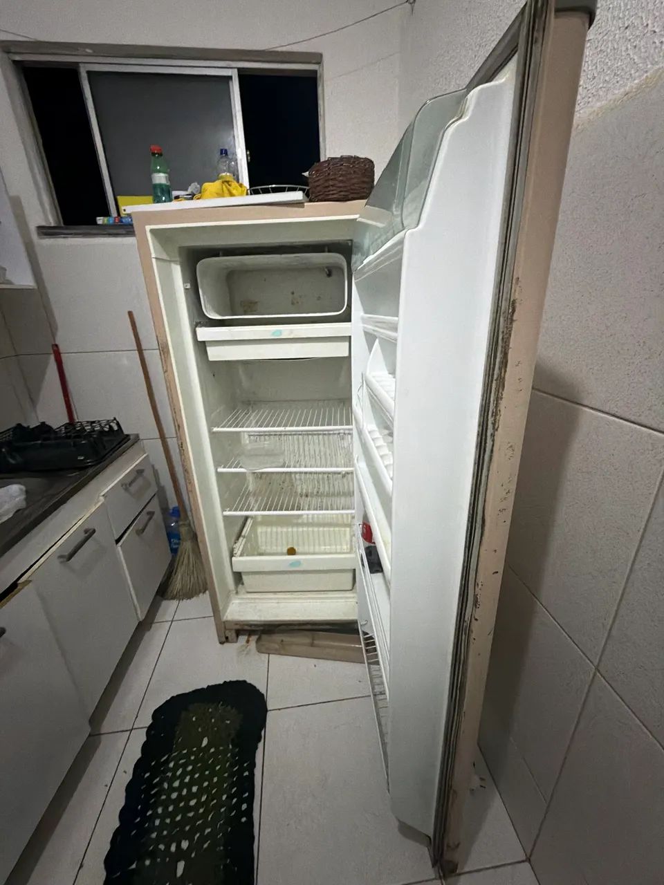 Cama madeira, colchão e geladeira combo  - Foto 4