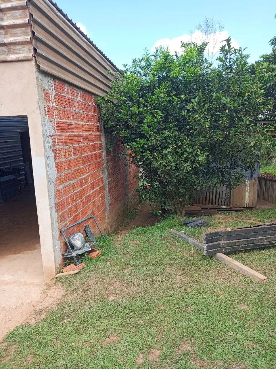 Vendo um terreno com uma casinha de madeira  - Foto 4