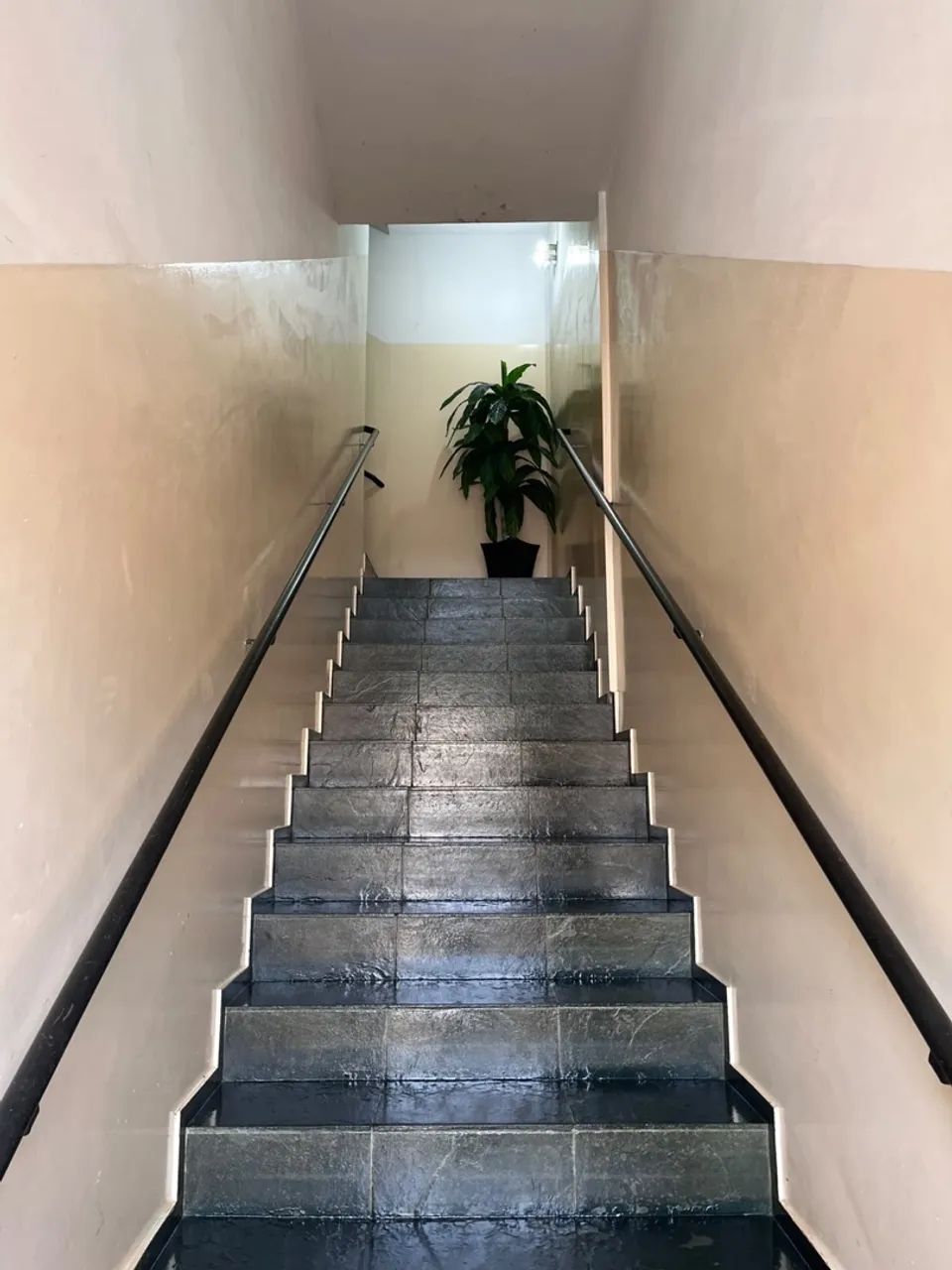 Apto ótimo com um quarto em excelente localização. - Foto 2