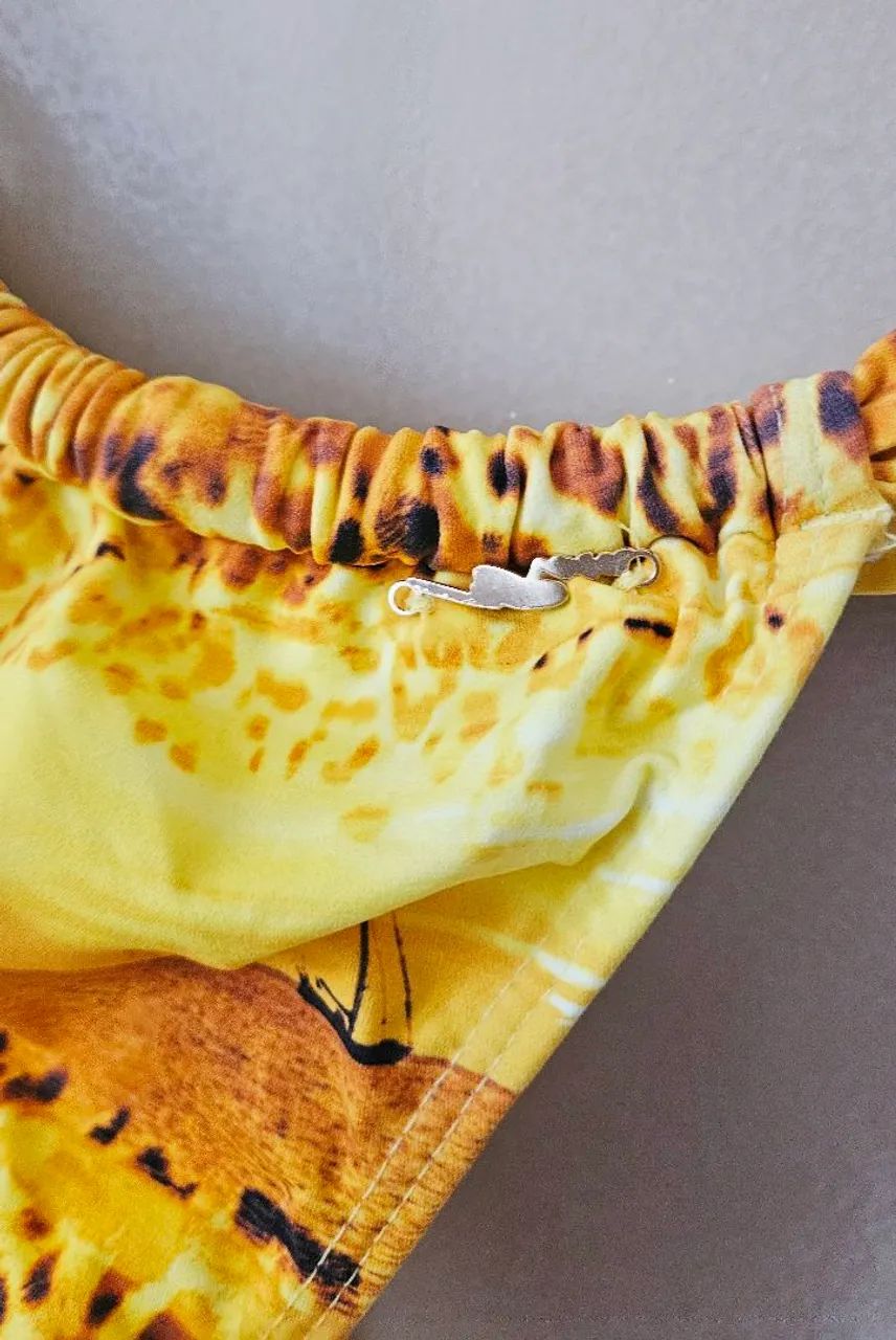 biquíni morena rosa estampado amarelo - Foto 3