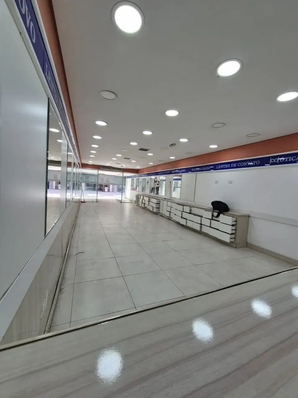 Ponto comercial/Loja/Box para aluguel com 150 metros quadrados em Centro - Niterói - Rio d