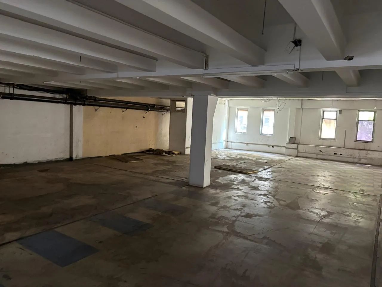 Vendo sala comercial com 590 metros banheiro interno vaga de garagem ! - Foto 5