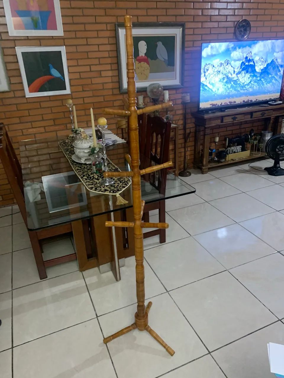 Leia descrição. Cabideiro 