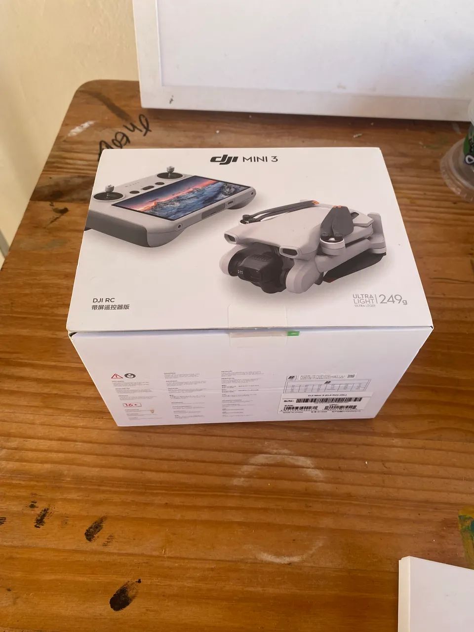 Drone DJI Mini 3 com display no controle - Foto 4