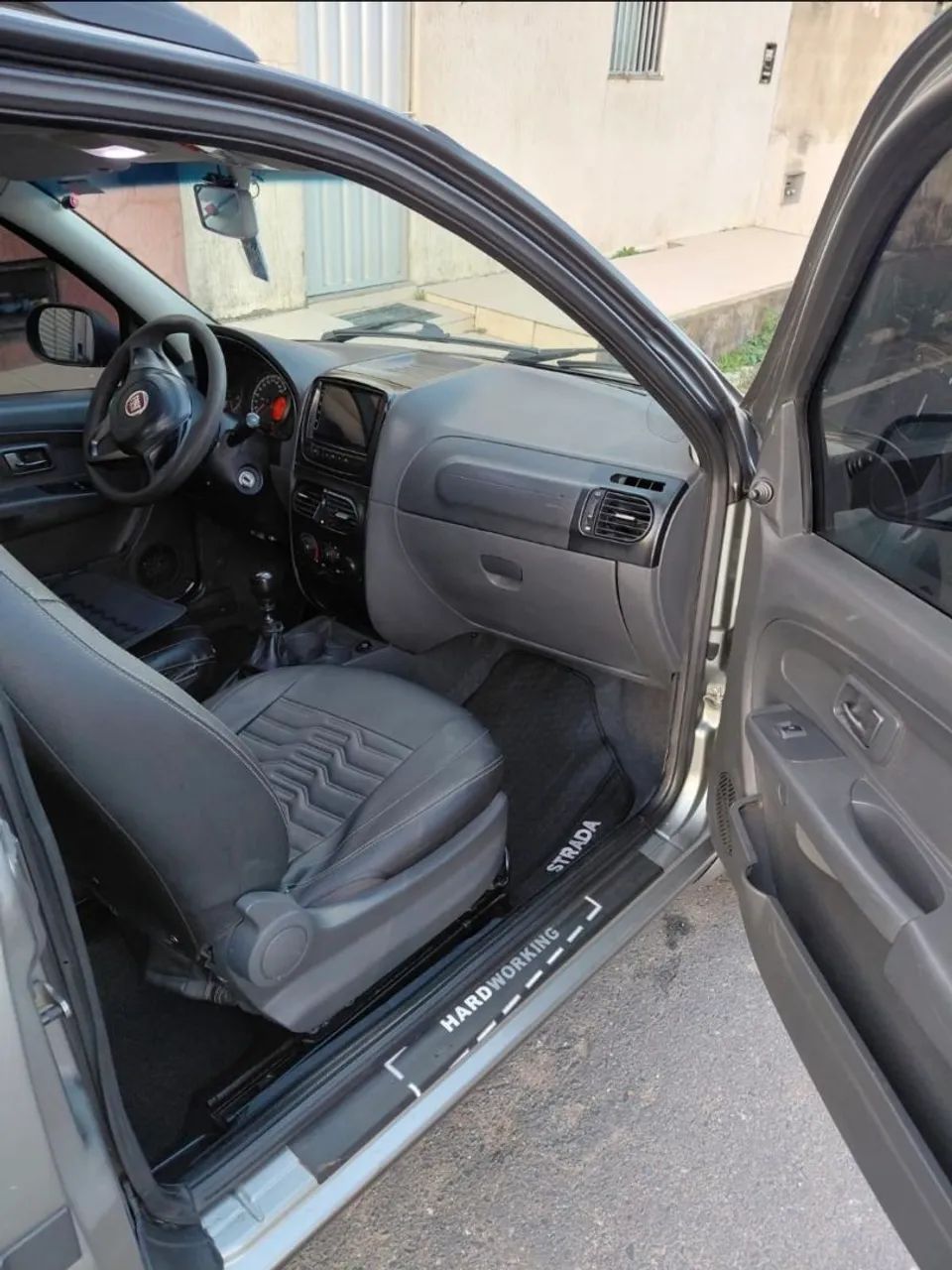 Fiat Strada Working Hard 1.4 Fire Flex 8V CD 2017 - Foto 3