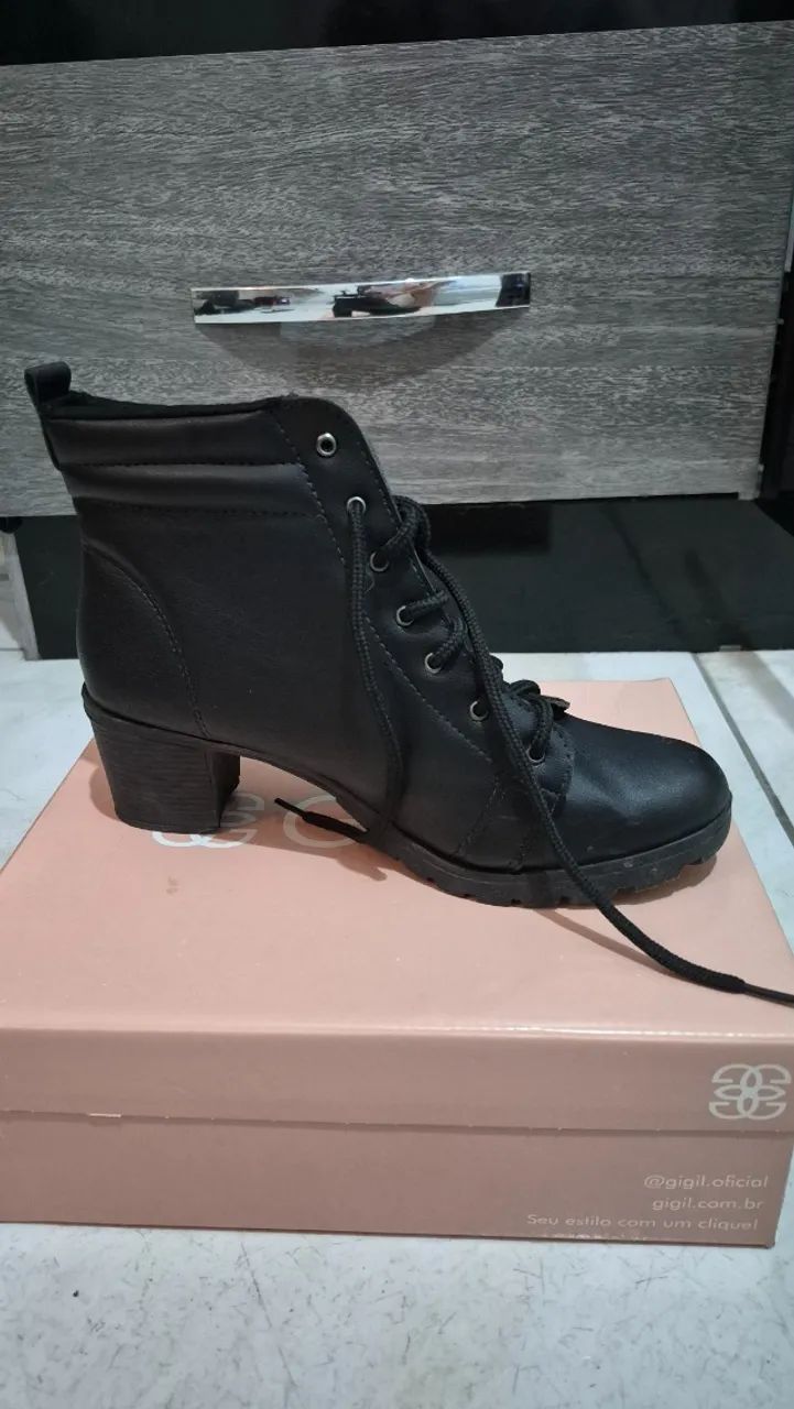 Bota coturno preta da Gigil