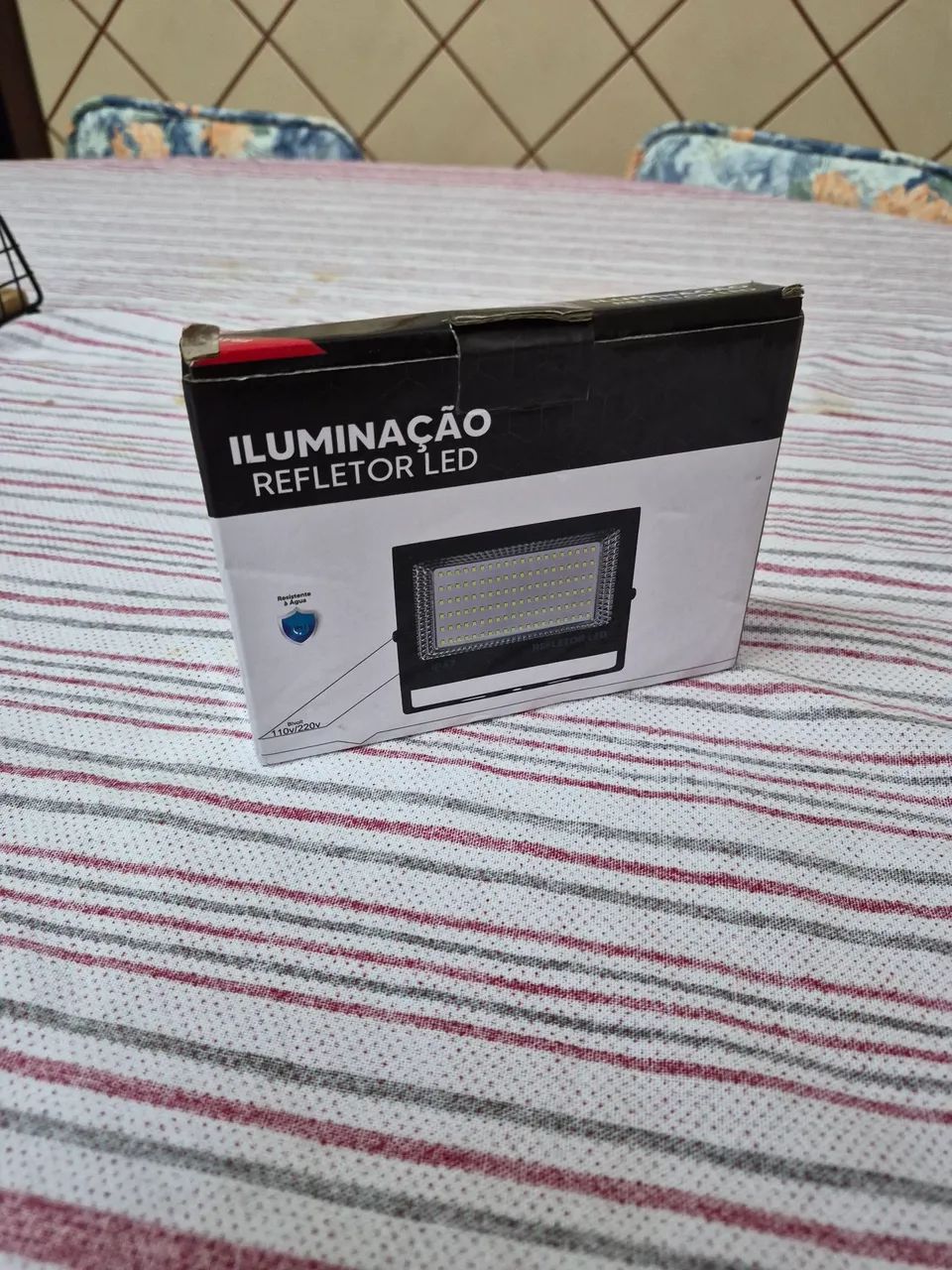 Refletor de LED Bivolt 100W Para Jardim e Fachada - Foto 4