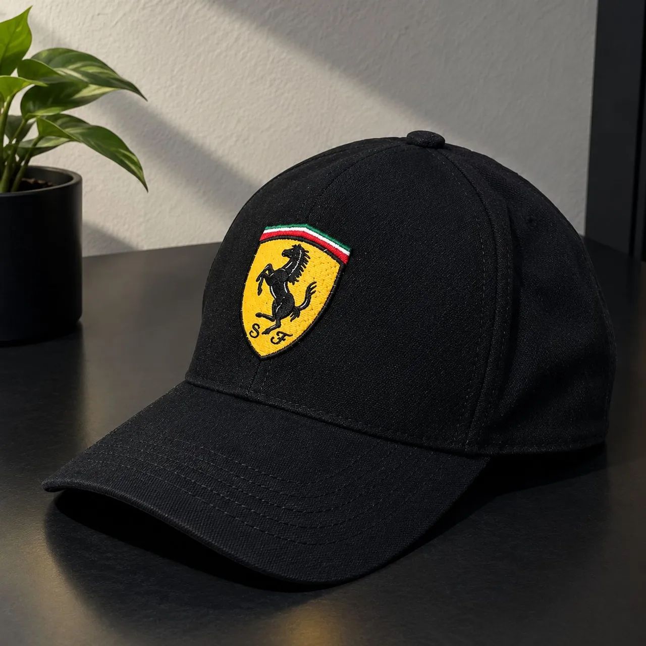 Boné Ferrari Preto - Logo Scuderia Ferrari