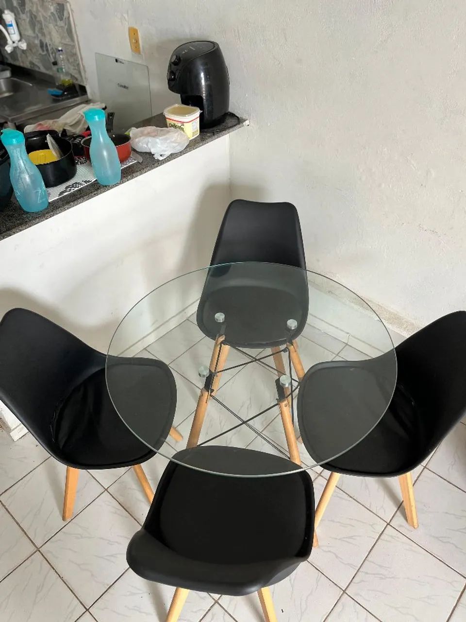 VENDO Mesa de jantar 4 cadeiras - Foto 2