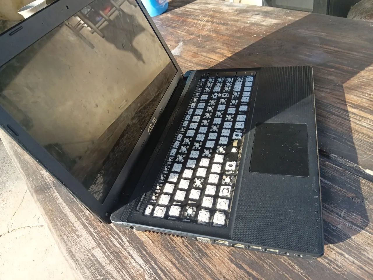 Vende-se o notebook pra retiradas de peças 