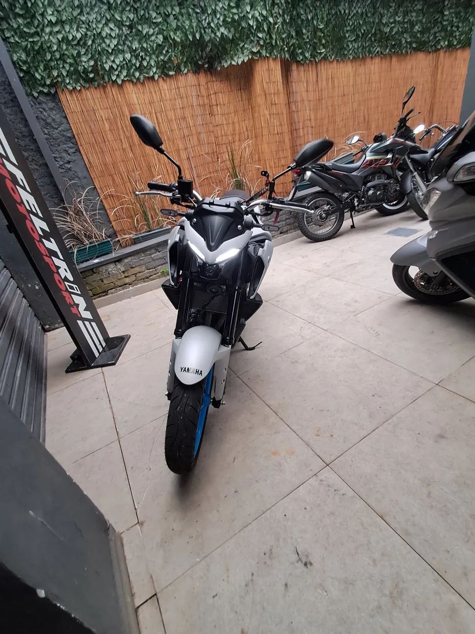 YAMAHA MT03 - Foto 4