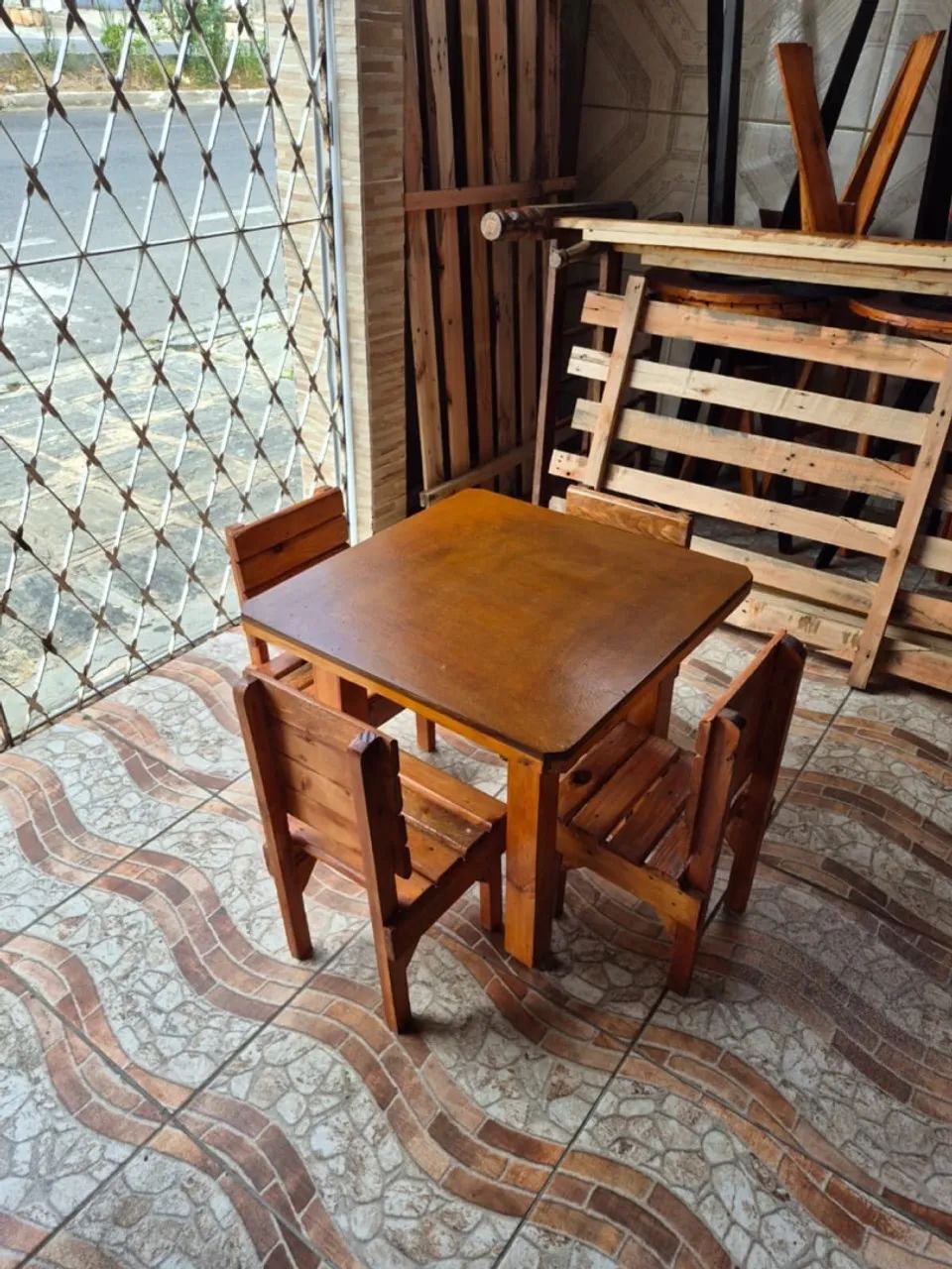 Conjunto infantil mesa com 4 cadeiras NOVO - Foto 2