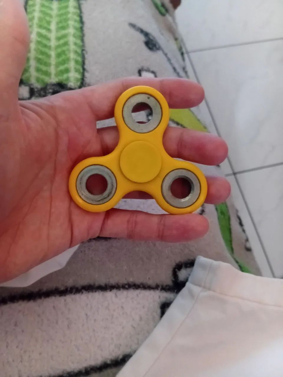 Spinner Amarelo de Metal