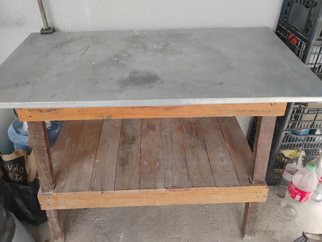 Mesa em madeira 1.08x0.60cm 