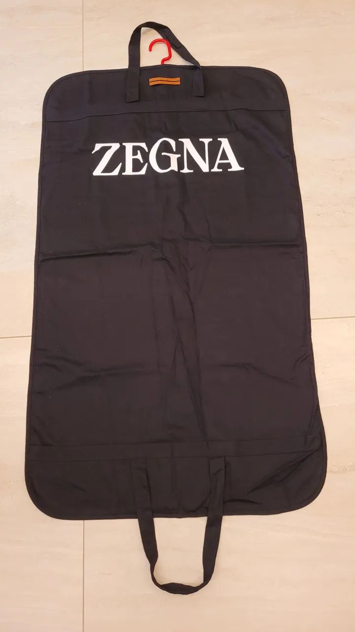 Capa de roupa Emenergildo Zigna original de tecido.