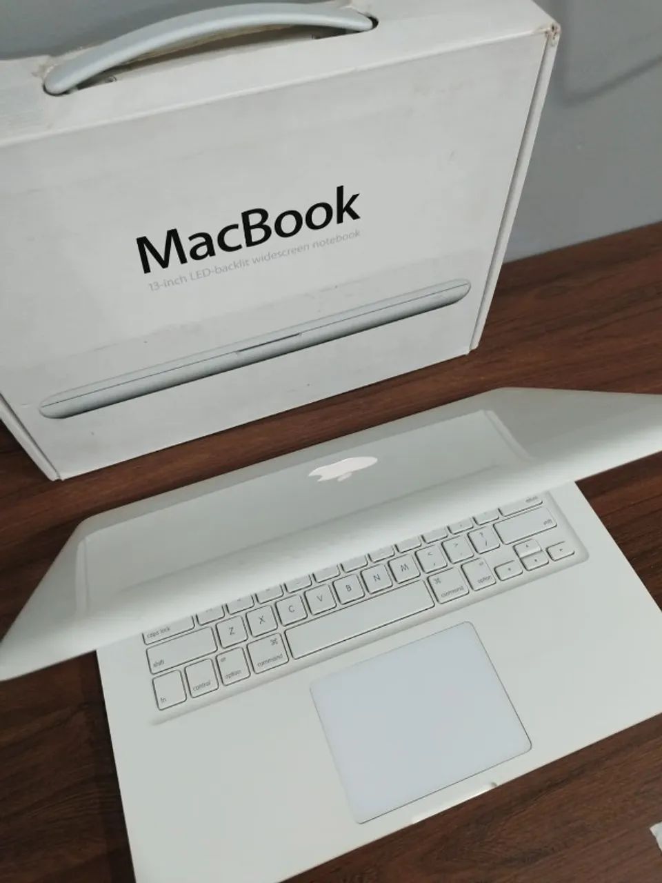 Macbook White 2010 Core 2 Duo 2.4ghz SSD 240GB - Excelente Estado - Foto 2