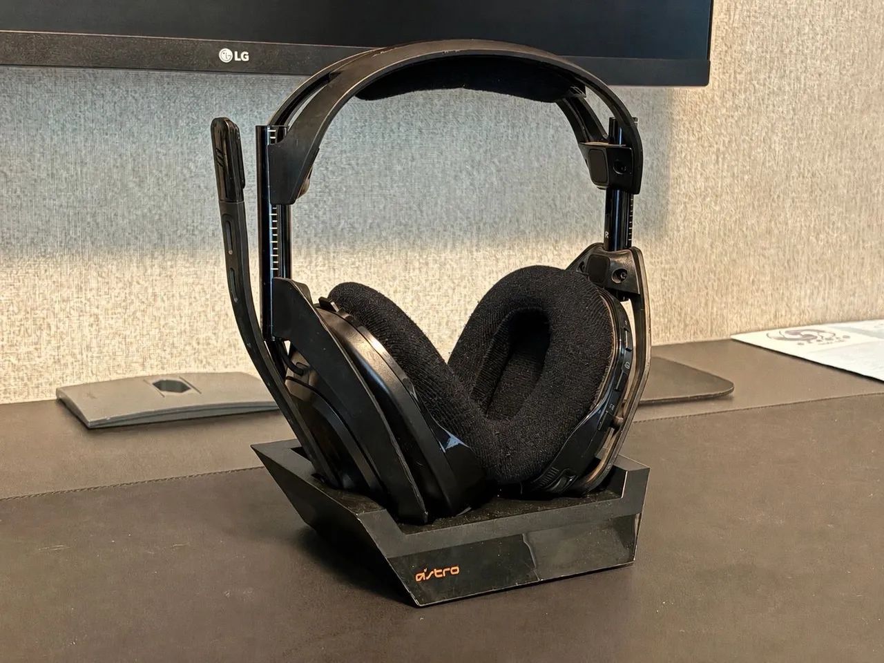 Headset Astro A50 Gen 4 Wireless + Base Station Xbox/PC Completo na Caixa - Foto 2