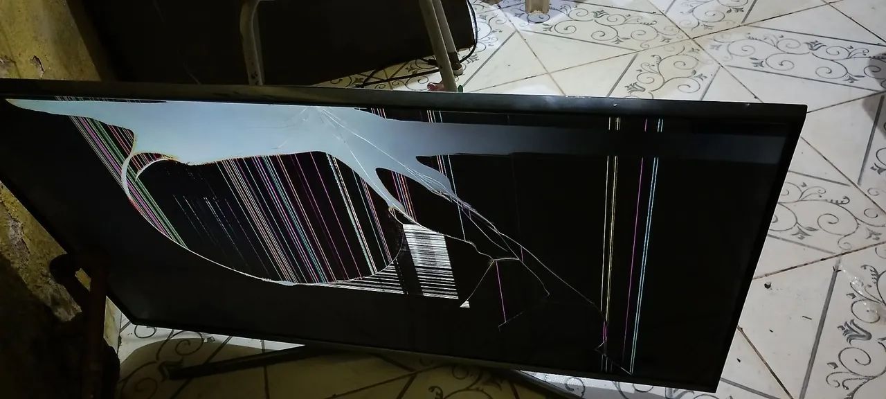 Tv Samsung 40 polegadas smart com display quebrado para retirar peças ou concertar.