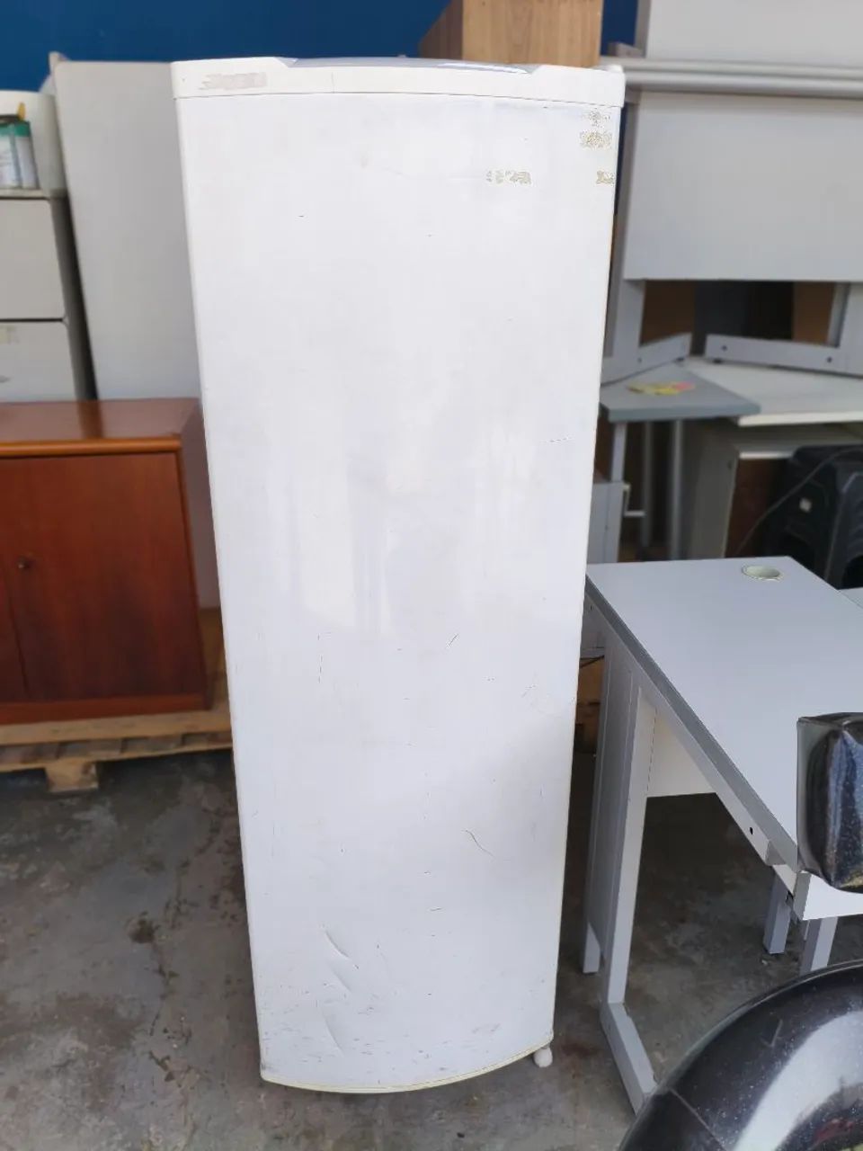 Geladeira pequena 220v