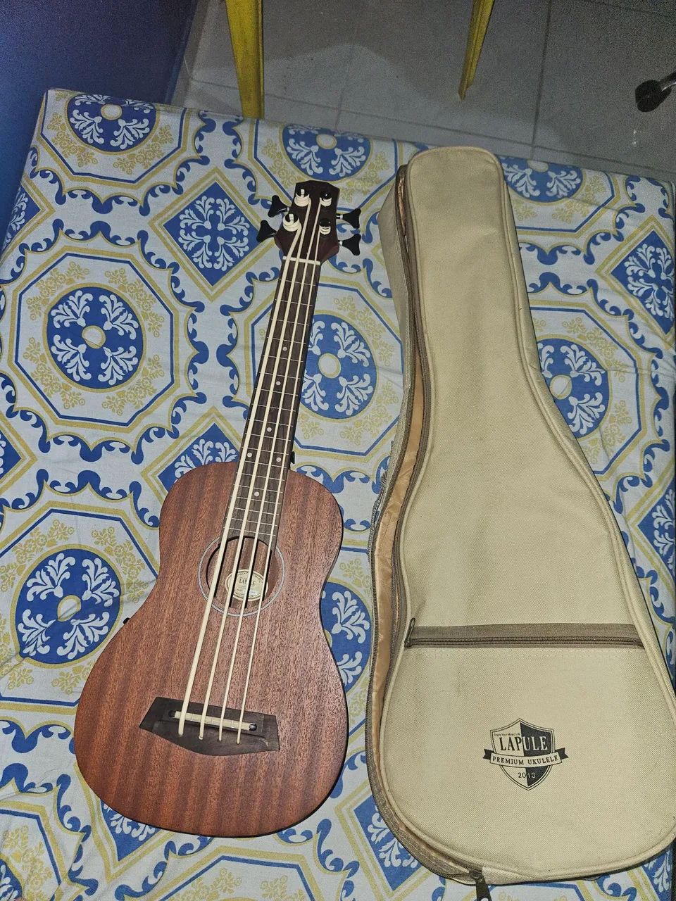 Ubass (Ukebass) Ukulele Baixo Lapule