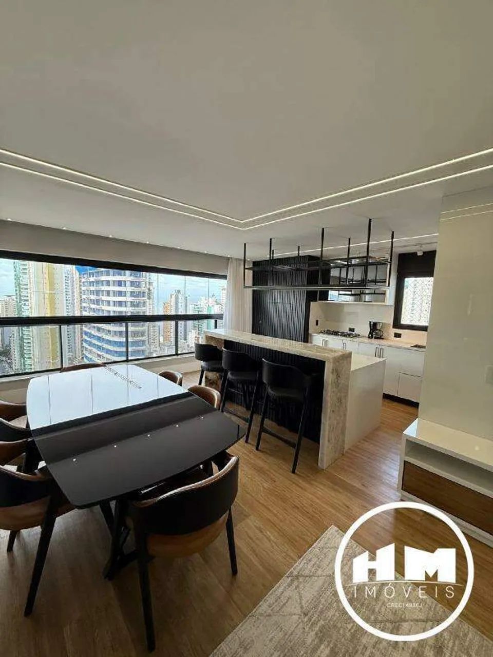 Locação anual, edificio Argos, finamente mobiliado e decorado, 2 suites e 2 demi, 4 vagas